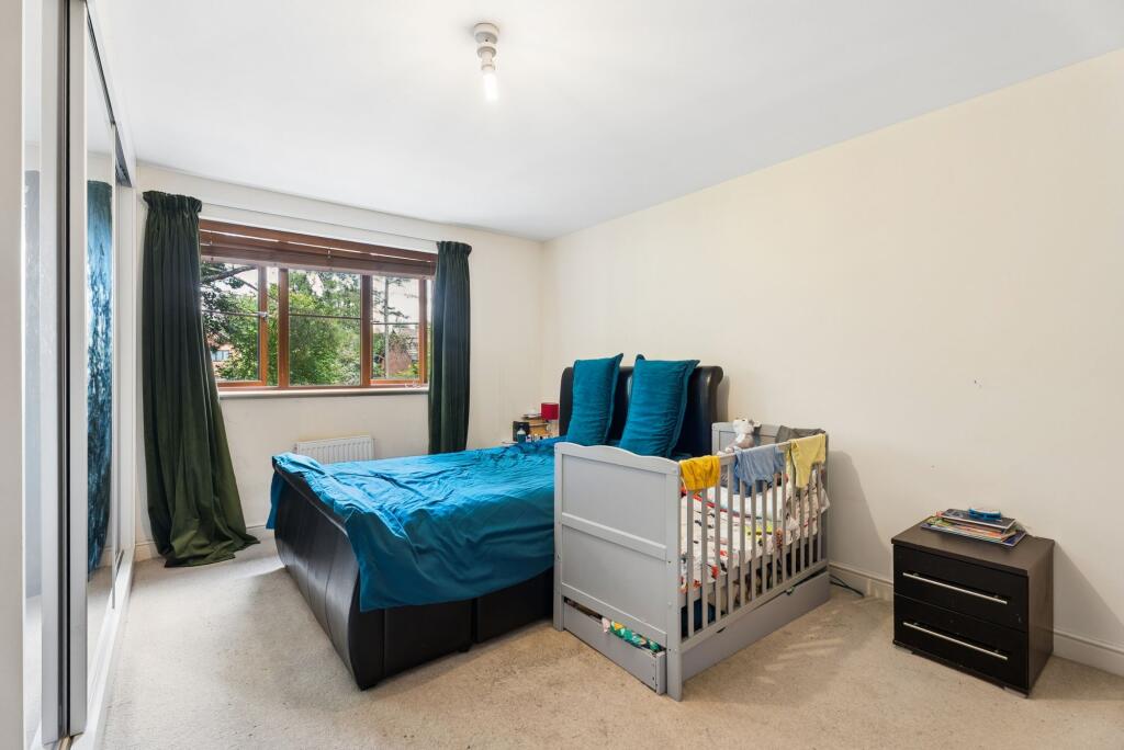 House in High Wycombe, Daws Hill - View 5