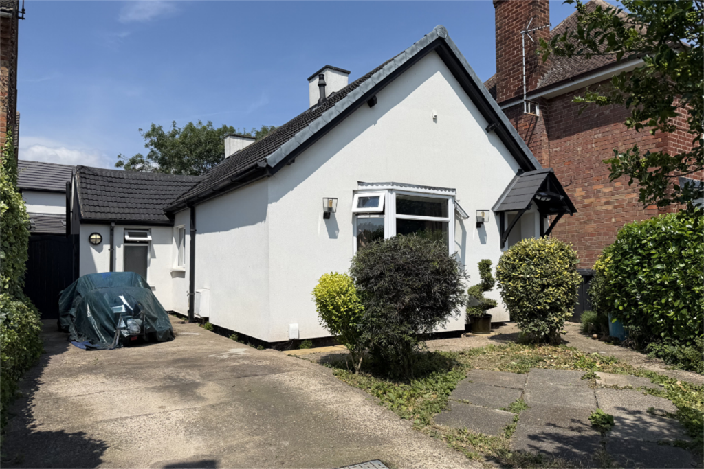 Main image of property: 1 The Nook, Chilwell, NG9 5AB