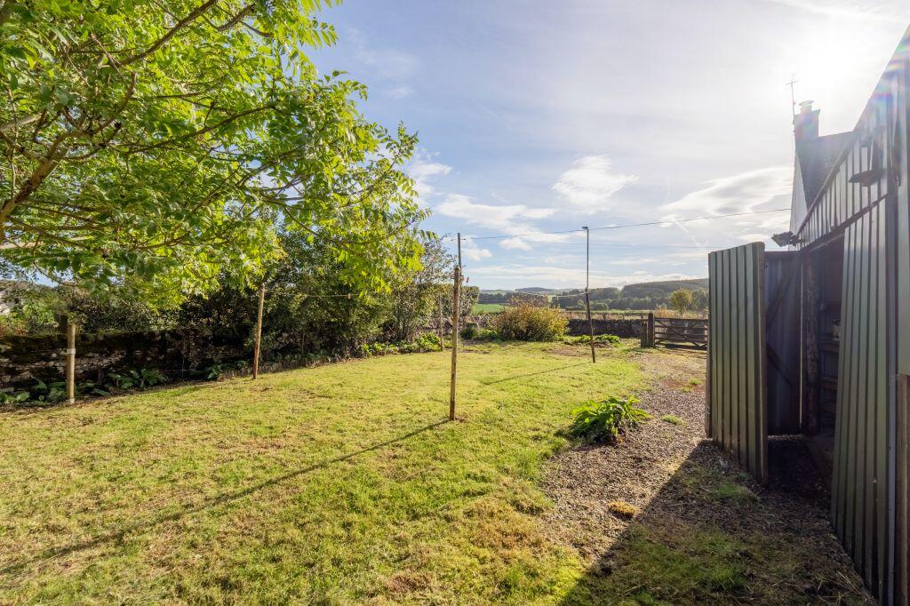 House in Edinburgh, South Lanarkshire - More