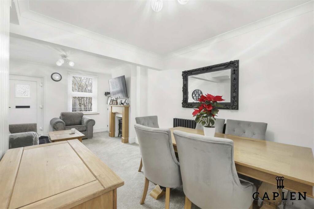 House in Epping Forest, Chigwell - View 3