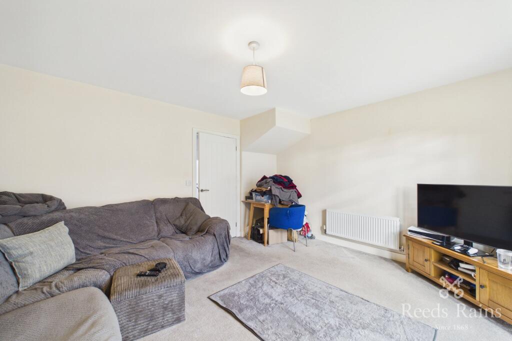 House in Rotherham, Throapham, Dinnington St. John's - View 3