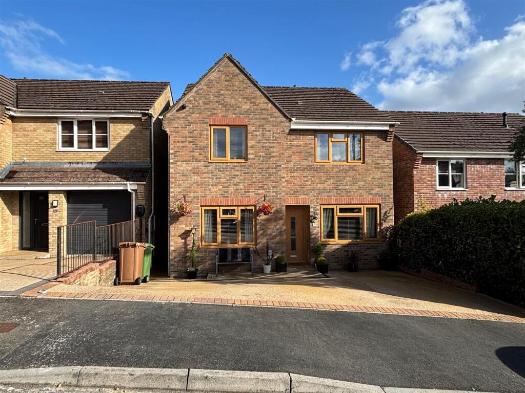 Main image of property: Llys Cyncoed, Oakdale, Blackwood