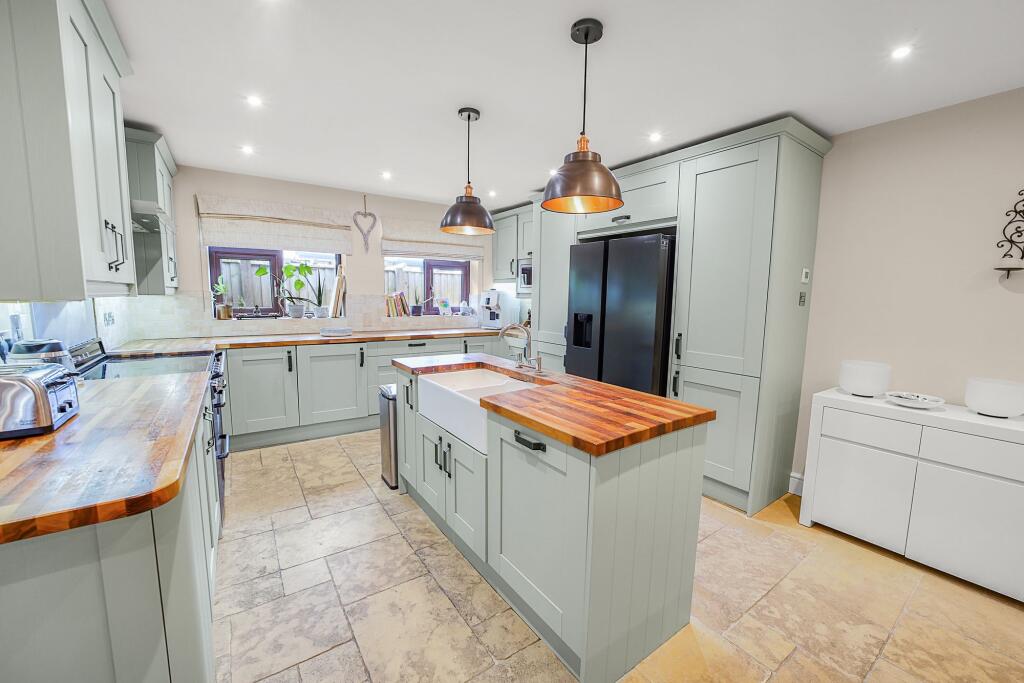 House in Warrington, Wilhead, Burtonwood and Westbrook - More