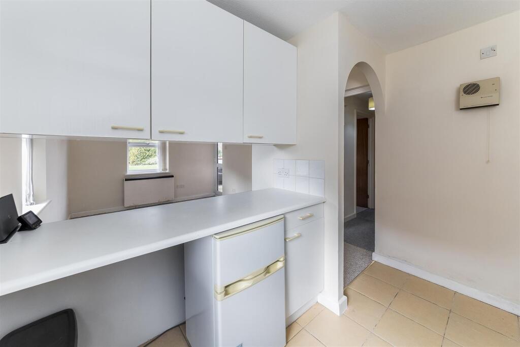 Main image of property: Jackman Close, Abingdon