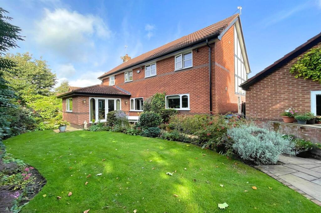 Greylands Close, Sale, M33 photo 3