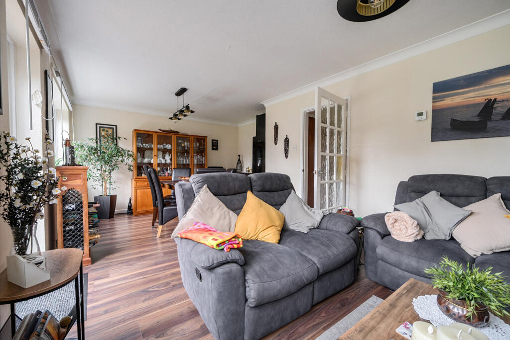 Whitby Drive, Reading, Berkshire, RG1 - View 2