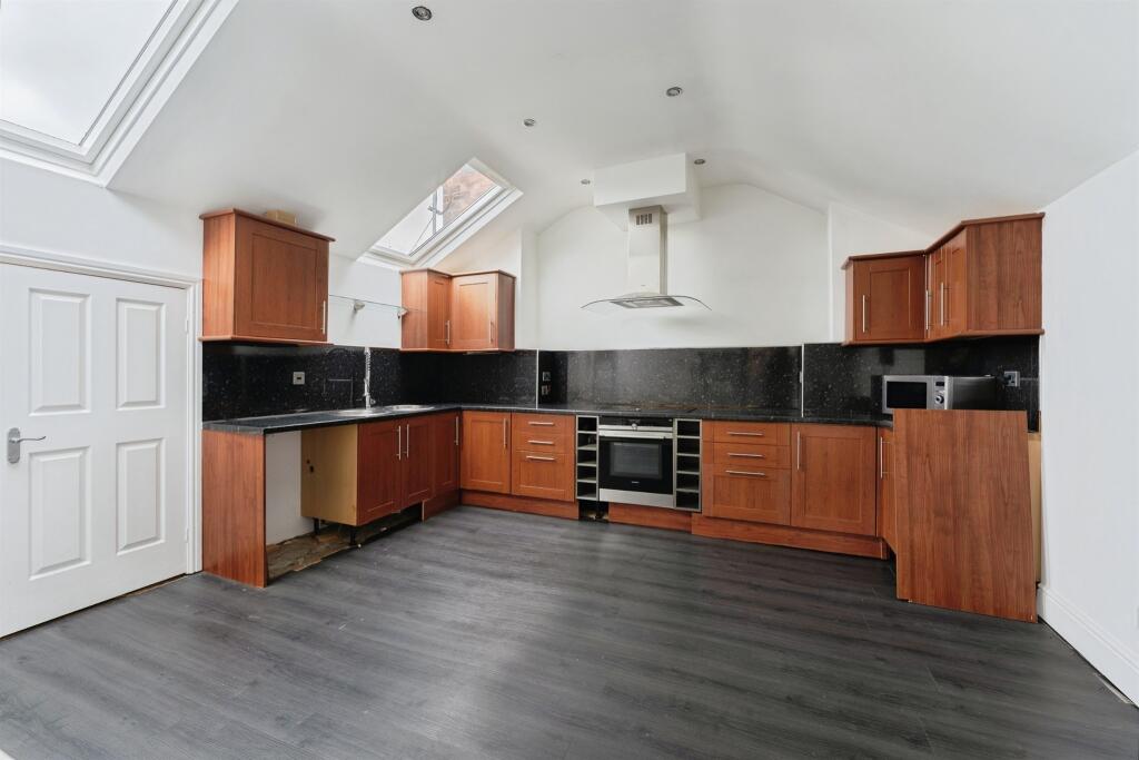 Apartment in Wirral, Liverpool City Region - View 6