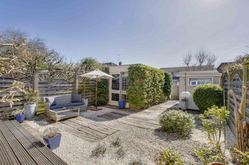 Eastern Drive, Bourne End, Buckinghamshire, SL8 5HQ photo 3