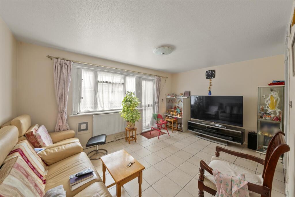Logan Close, Hounslow photo 2