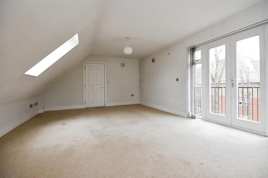 Apartment in Romford - View 4