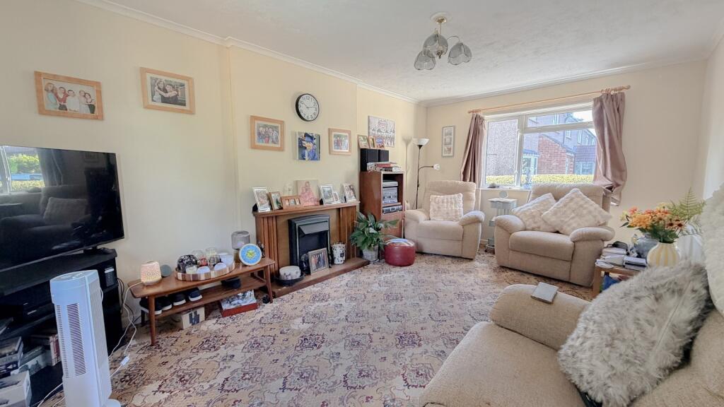 House in Sutton - View 2