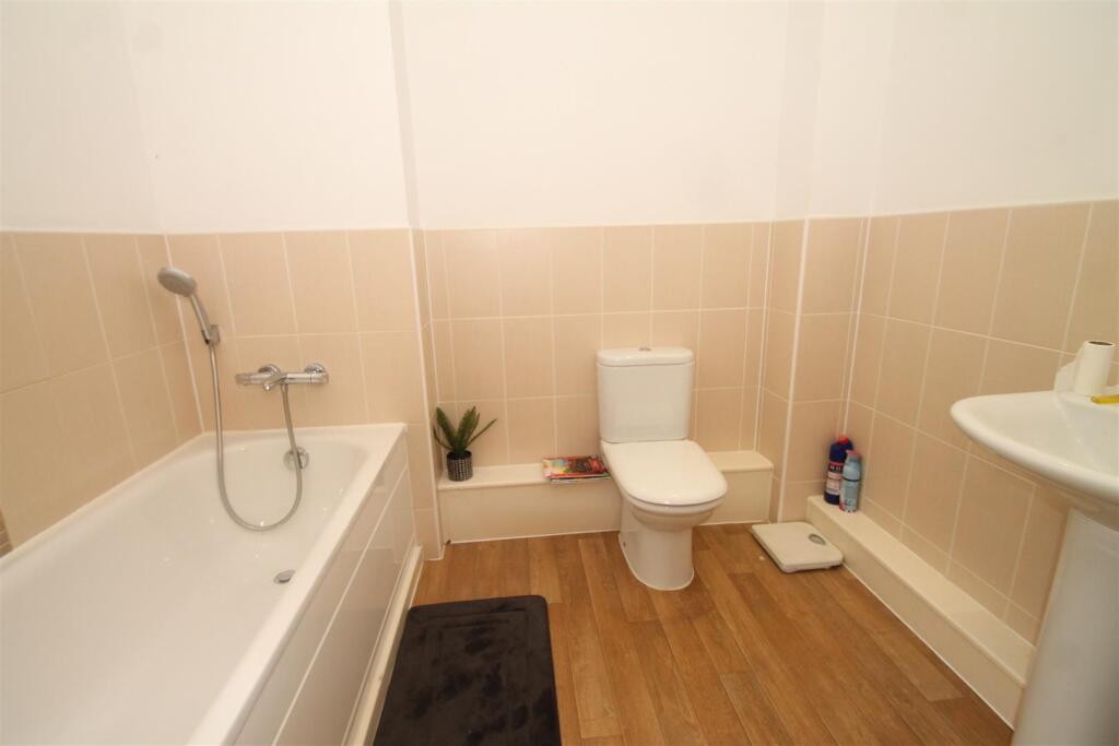 Apartment in Birmingham, West Midlands - View 5