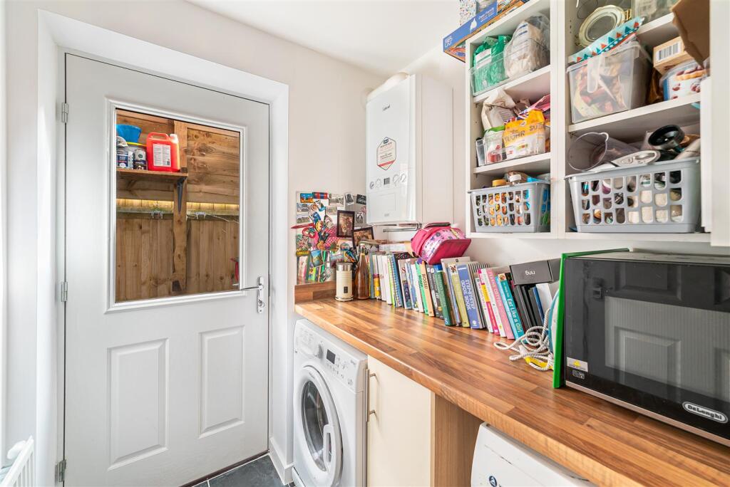 Mosquito End, Weston-Super-Mare - SPACIOUS DETACHED HOME - More