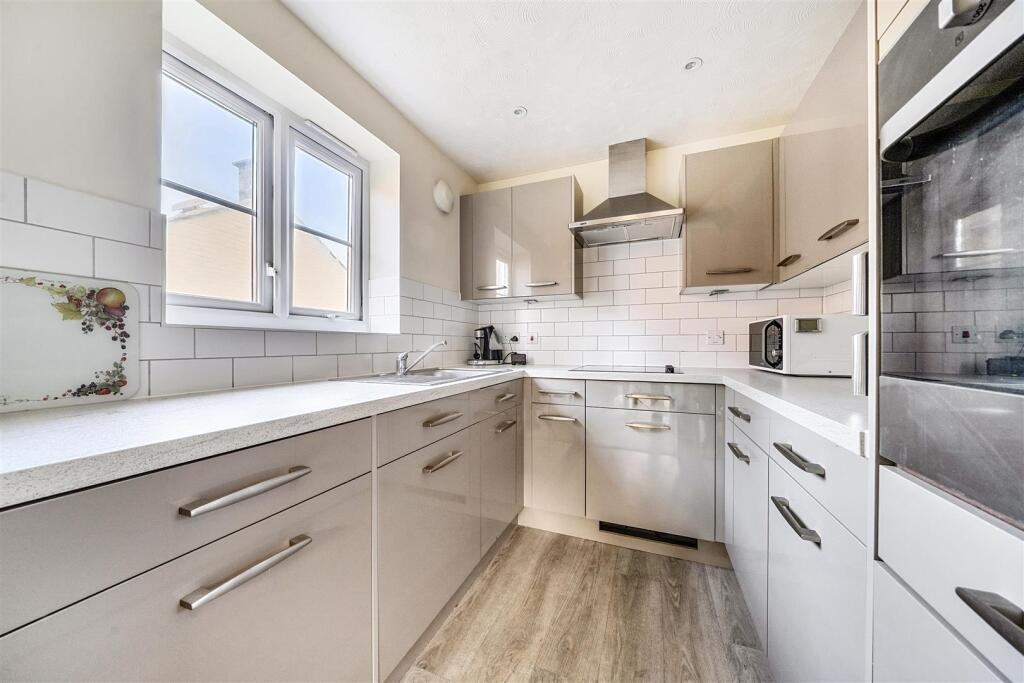 Apartment in Salisbury, Wyndham Park - View 2