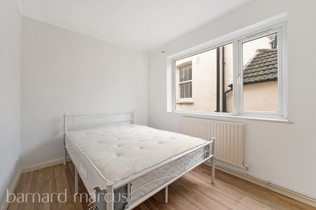 Apartment in Sutton - View 3