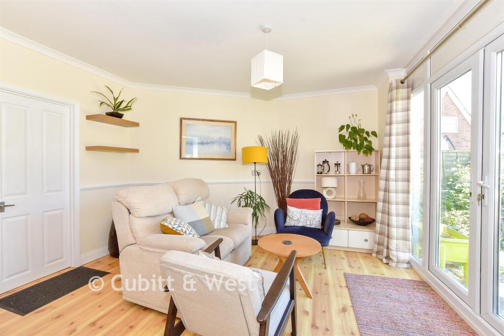 Sea Grove Avenue, Hayling Island, Hampshire - More