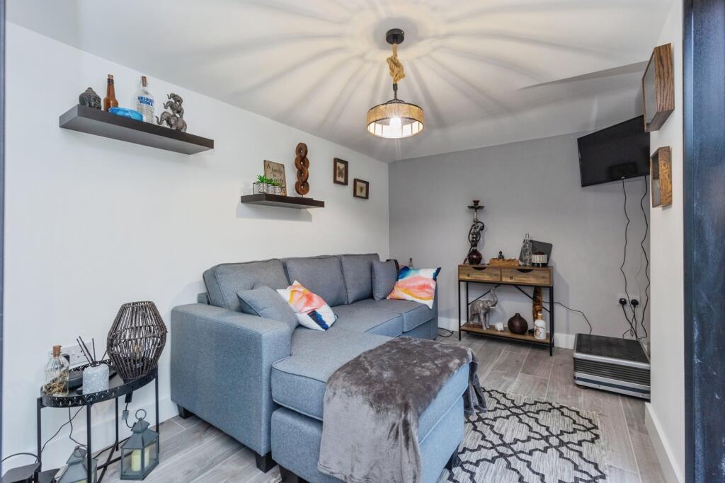 Holly Court, Hyde, Greater Manchester, SK14 photo 4