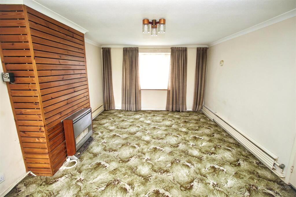 House in Reading, Southcote - More