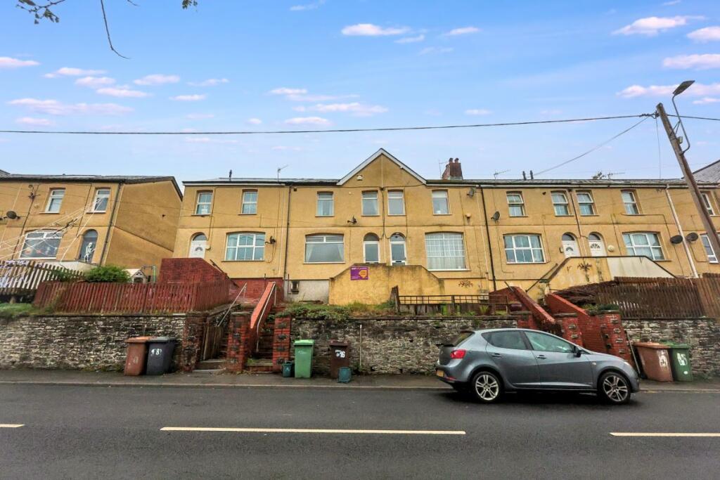 3-bed semi-detached on 17 Abernant Road, Markham, Blackwood, Gwent, NP12 0PS, £30,000