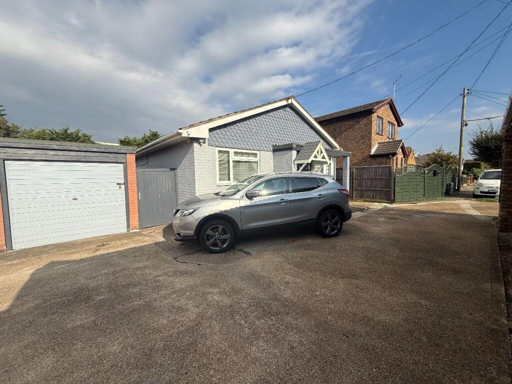 Tudor Road, Canvey Island photo 2