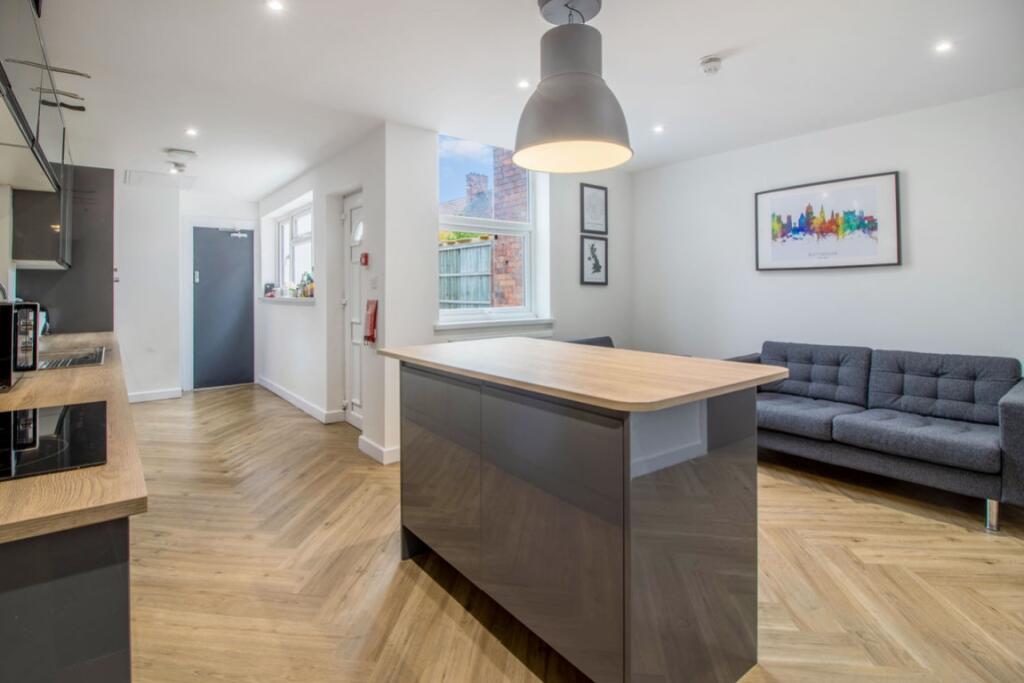 House in Broxtowe, Beeston - More