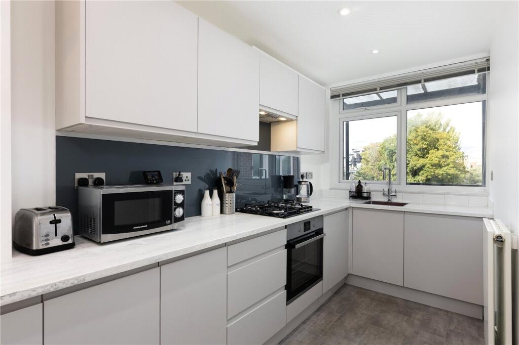 Apartment in London - More