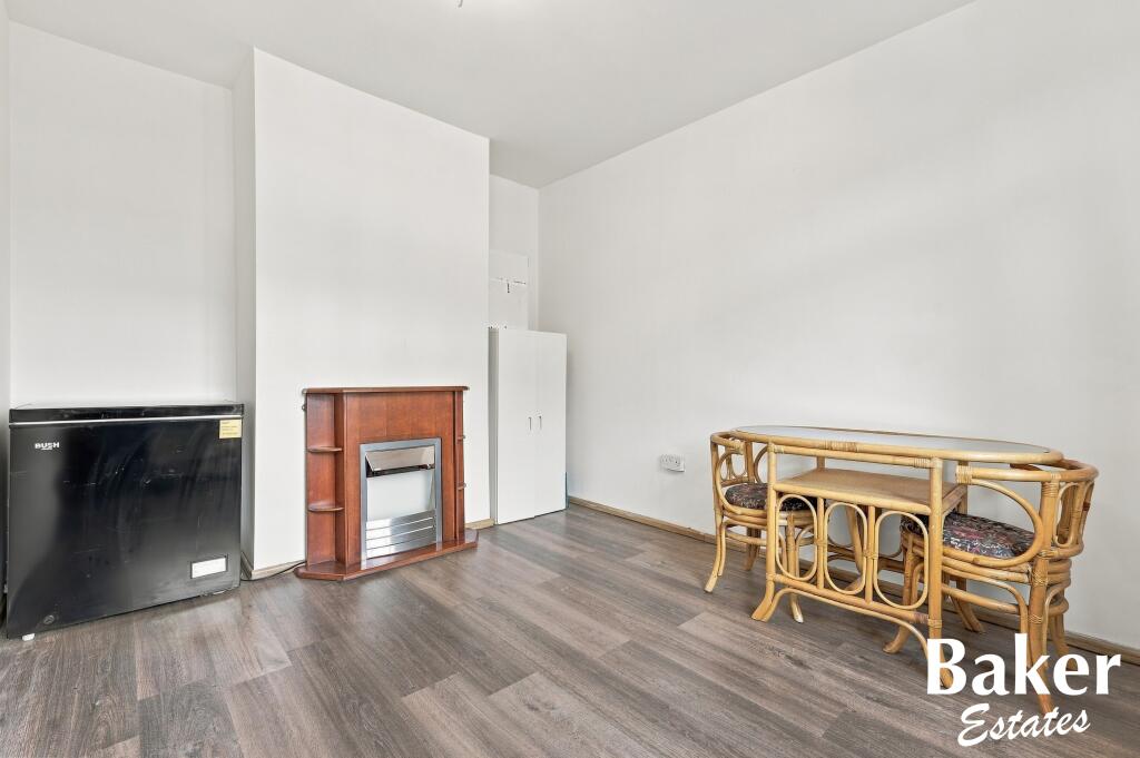 Marlyon Road, Hainault, Ilford, Redbridge photo 4
