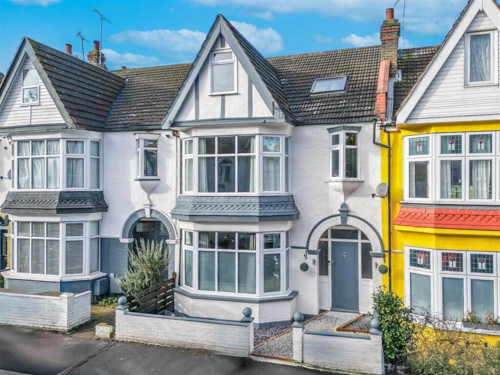 Main image of property: LEIGHTON AVENUE, Leigh-On-Sea