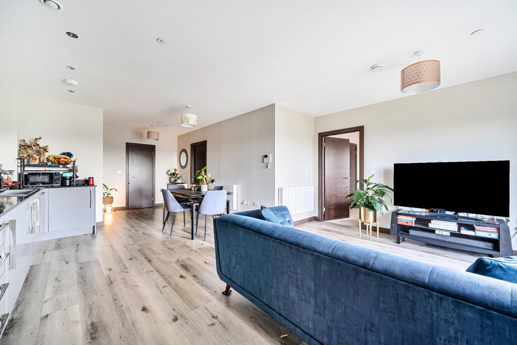 Apartment in Watford - View 4