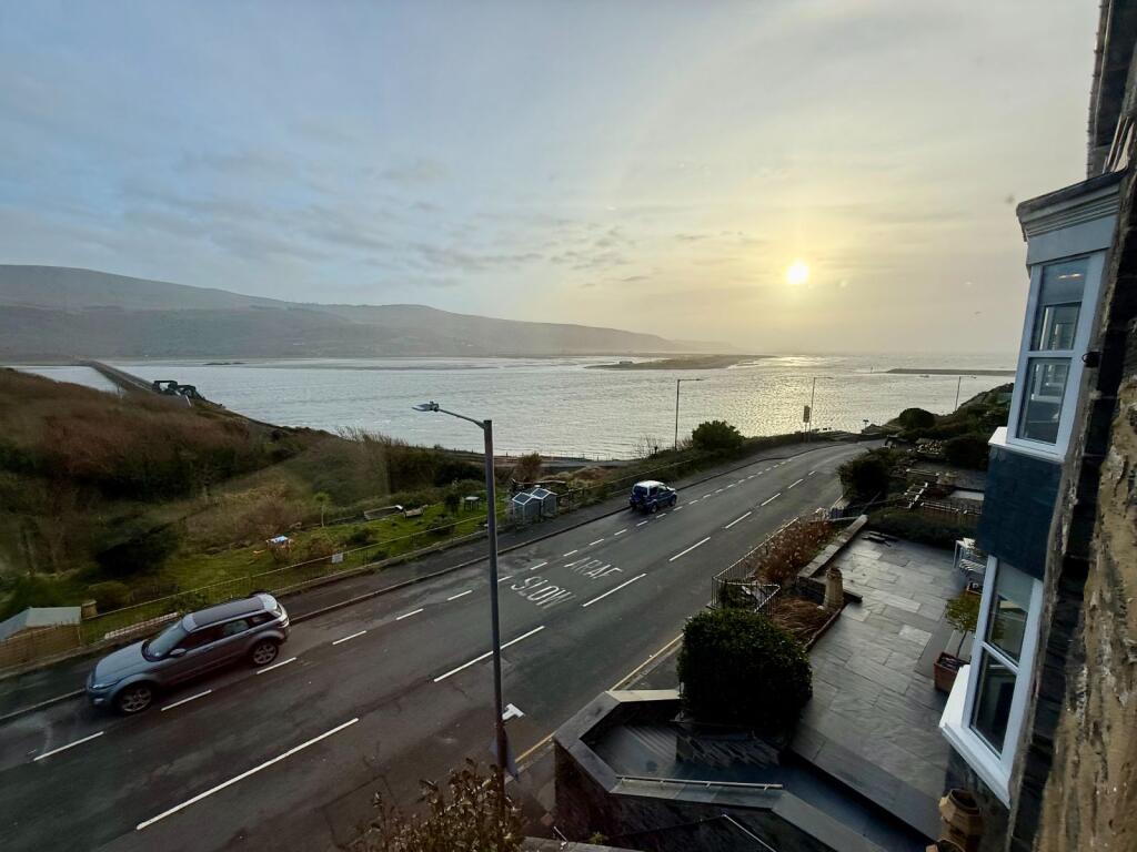 Flat 2, 7 Porkington Terrace, Barmouth  LL42 1LX photo 3