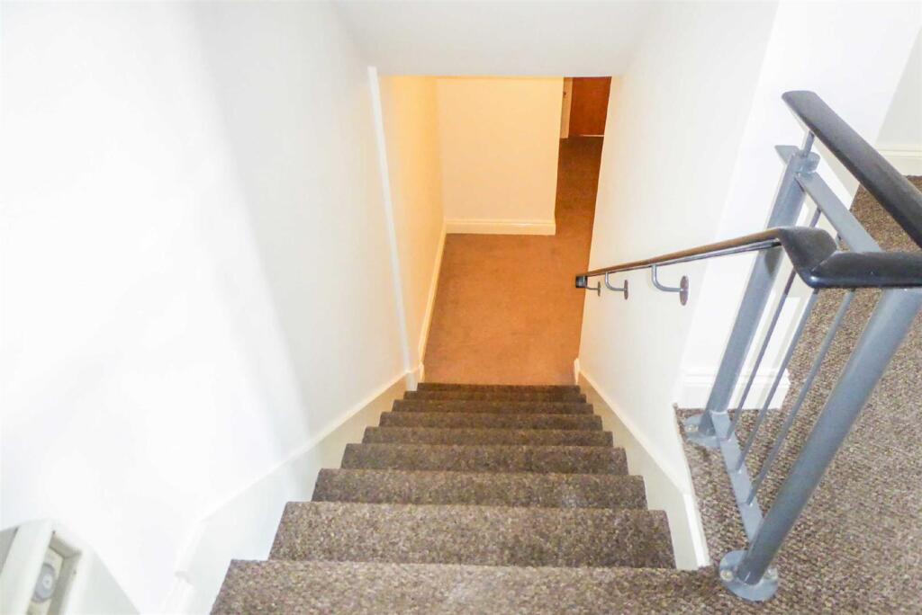 Apartment in Northampton - More