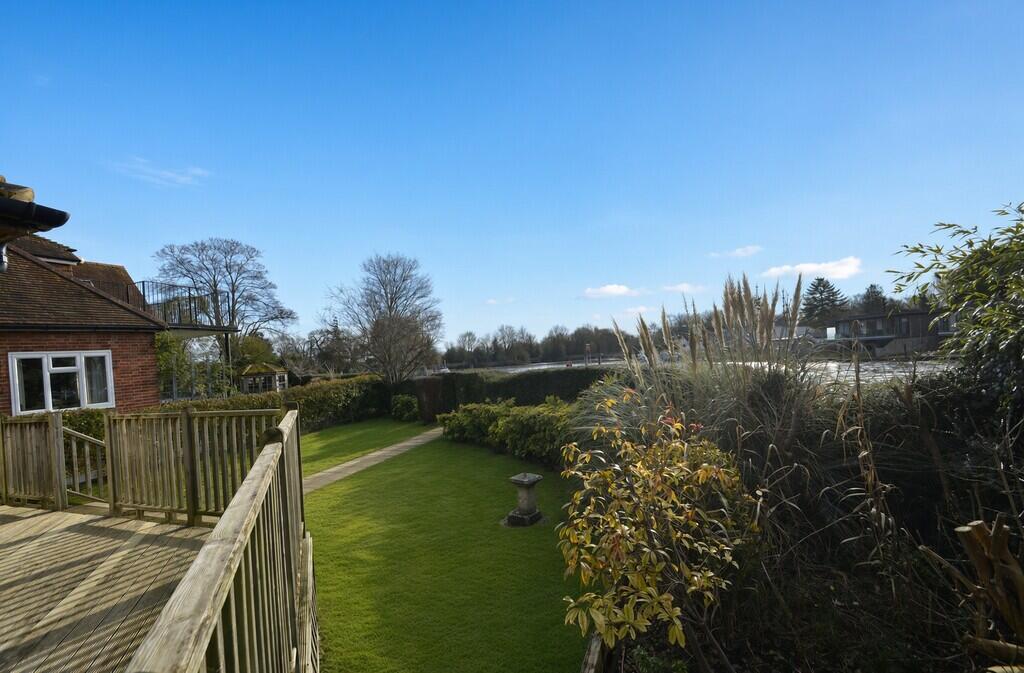 House in Spelthorne, Surrey - View 3