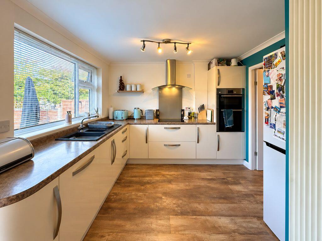 House in Lichfield, Burntwood - View 5