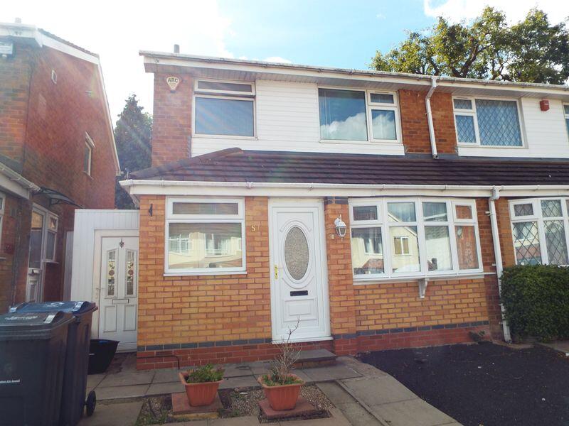 4 bedroom semi-detached house for rent