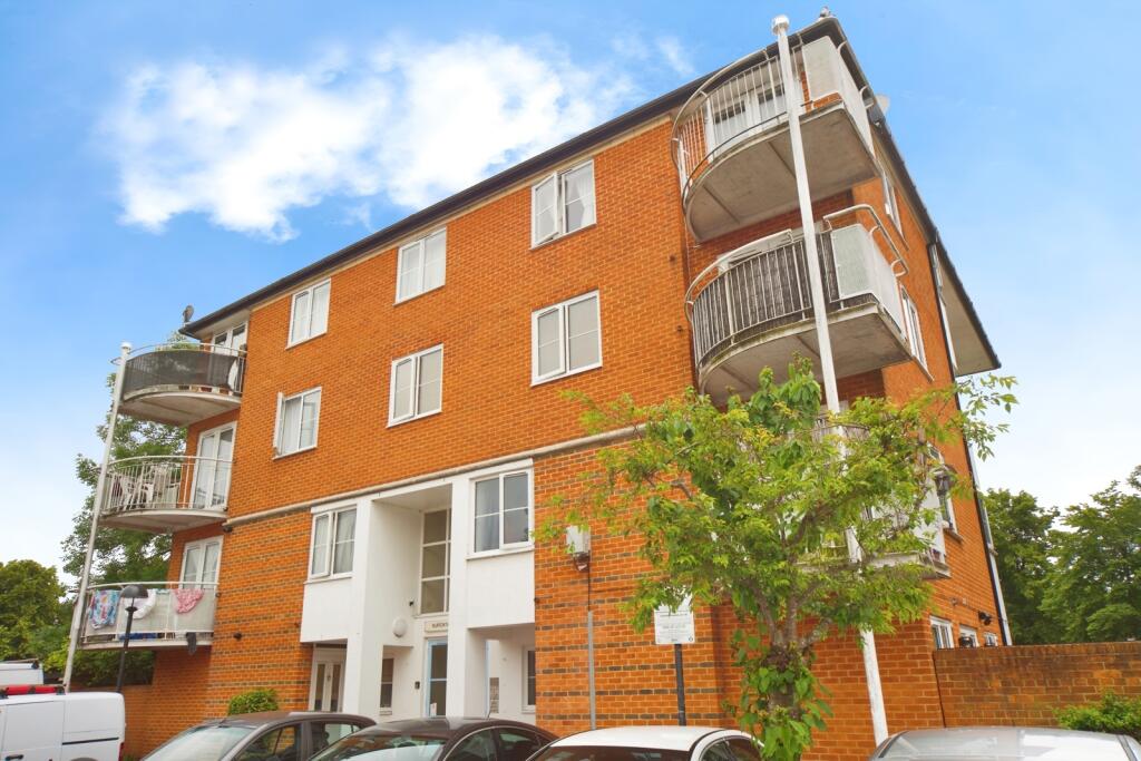 1-bed flat on Pageant Avenue, London, NW9, £215,000