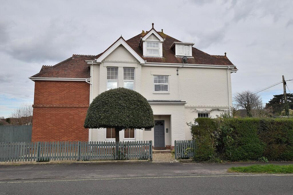 Main image of property: 22 Avenue Road, New Milton, Hampshire. BH25 5JP