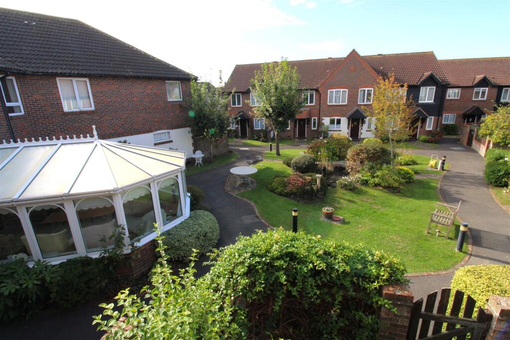 The Leas, Rustington, Littlehampton photo 4