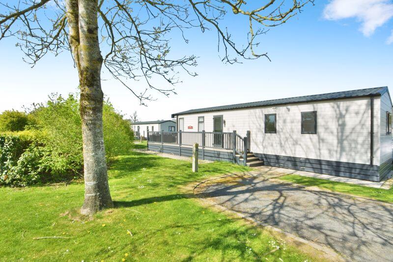 3-bed detached on Water Lily Meadow, Cotswold Hoburne, Cotswold Lakes, £60,000