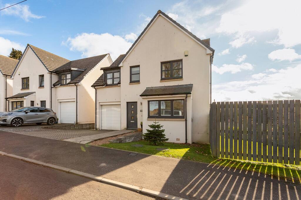 Main image of property: 6 Old St Andrews Road, Guardbridge, St Andrews, KY16 0UD