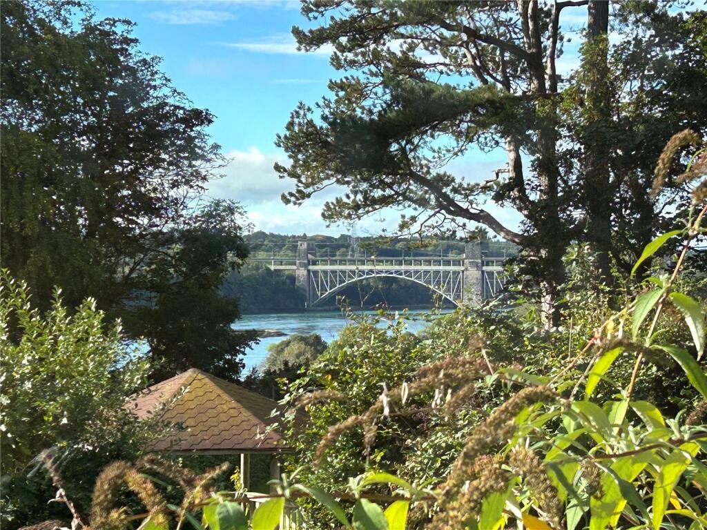 House in Porthaethwy / Menai Bridge, Four Crosses, Ynys Môn / Isle of Anglesey - View 3
