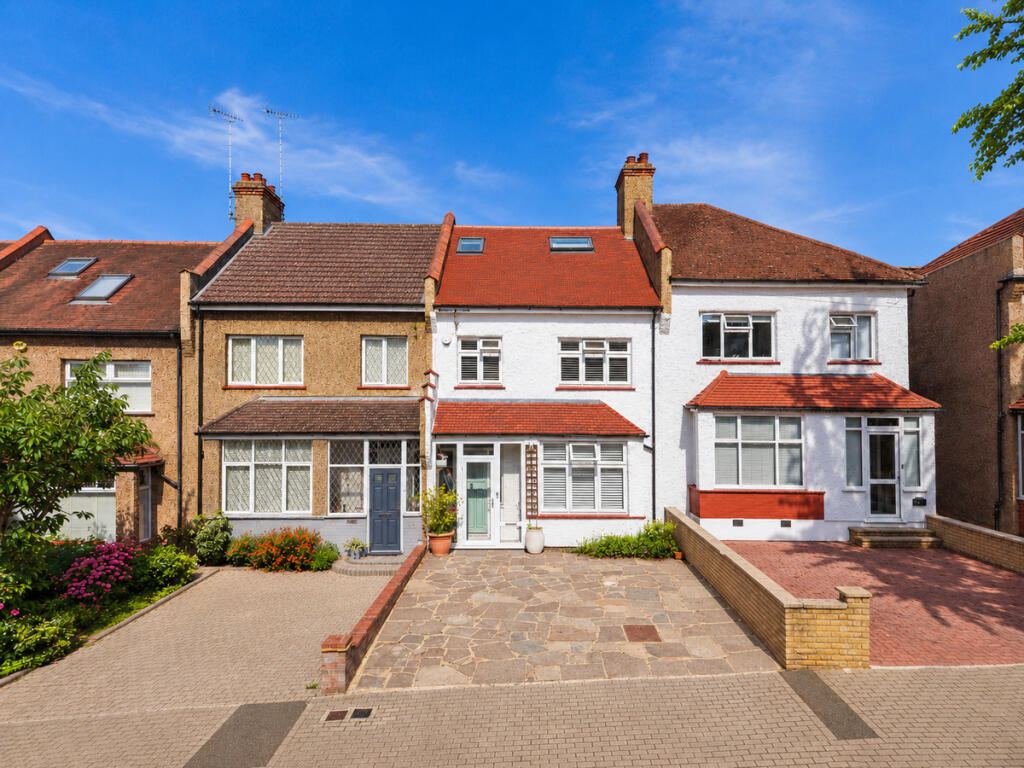Main image of property: Horsham Avenue, London, N12
