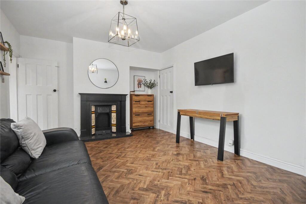 House in Wakefield, Outwood - View 4