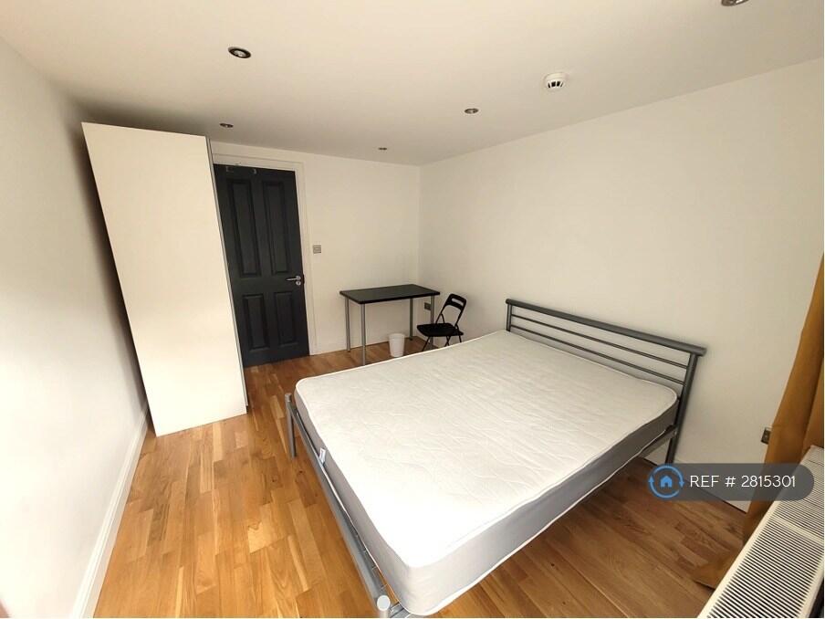 1 bedroom house share for rent