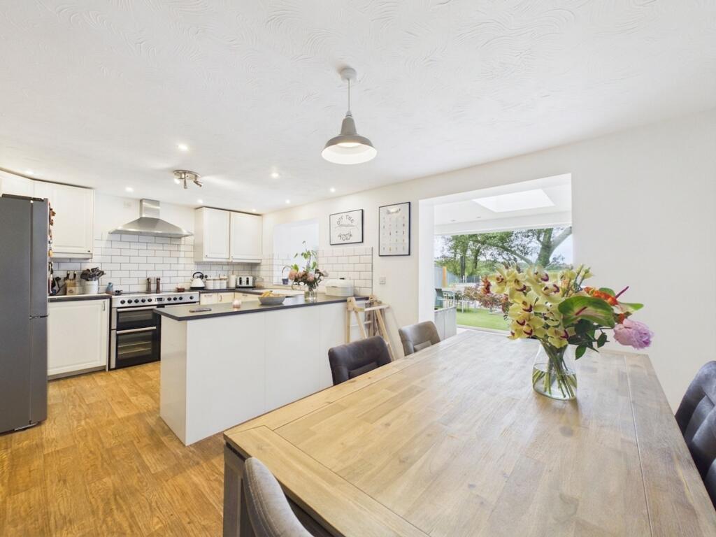 House in Gedling, Nottinghamshire - View 4