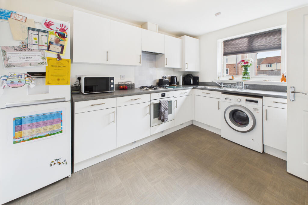 Kingfisher Drive, Lydney, Gloucestershire, GL15 5FX photo 2