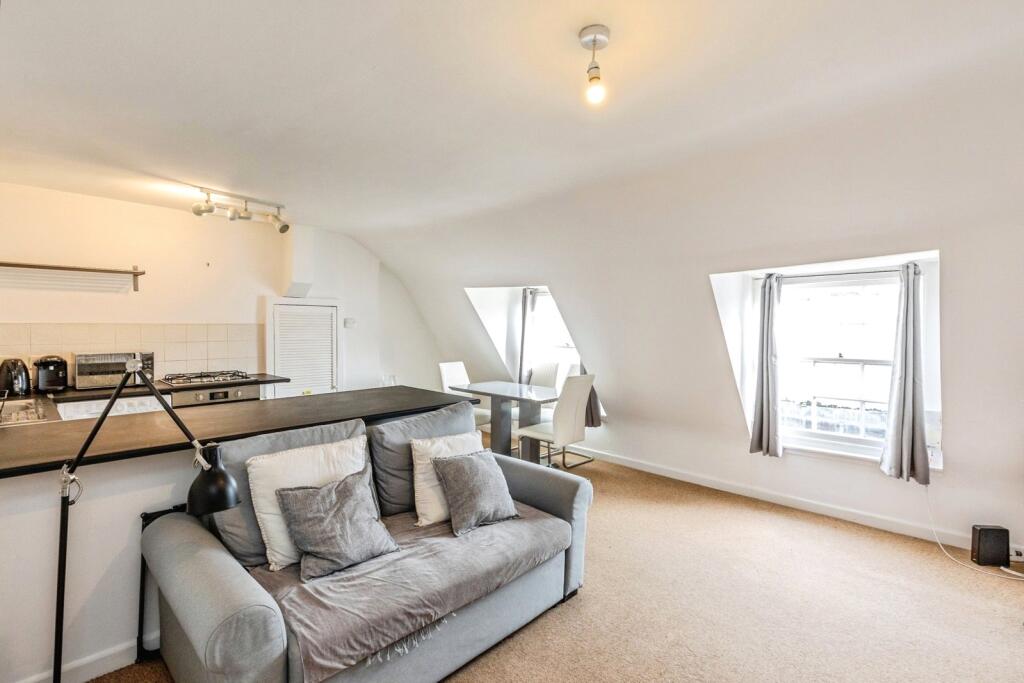 Apartment in Bristol - View 3