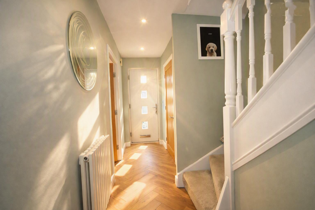 House in Wakefield, Featherstone - View 2
