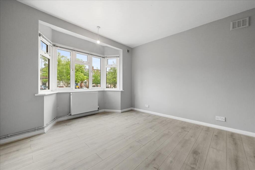 Apartment in Wembley, Twyford - View 4