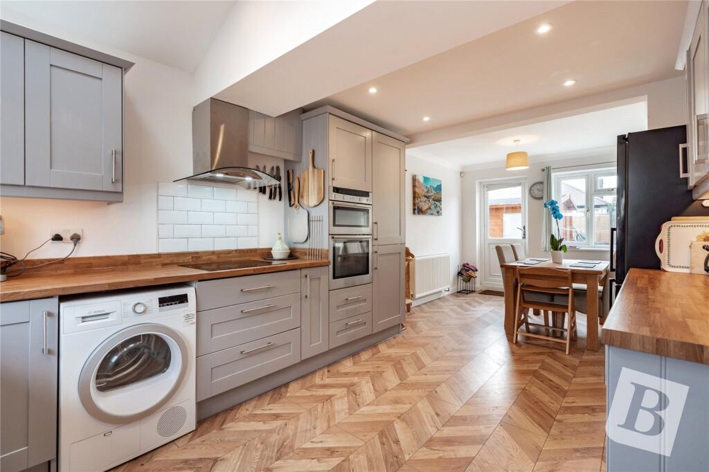 Sandringham Road, Pilgrims Hatch, Brentwood, Essex, CM15 photo 2