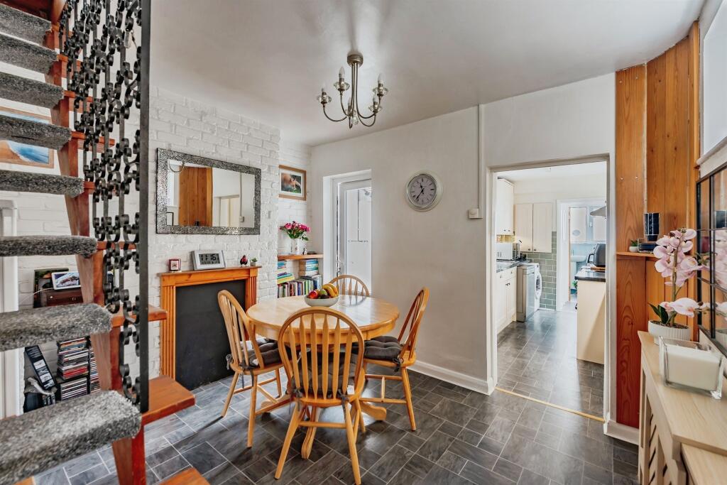 House in Reigate and Banstead, Surrey - View 4